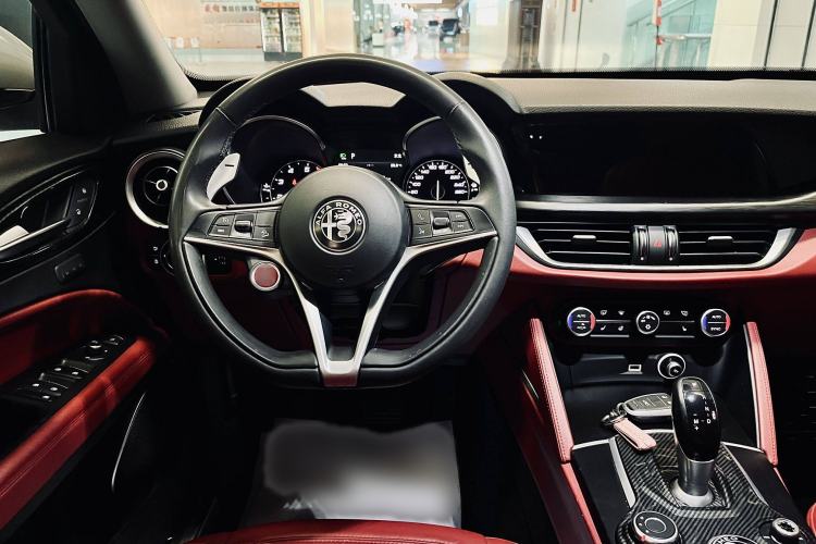 Used Alfa Romeo Stelvio 2017 2.0T 280HP Luxury Edition
