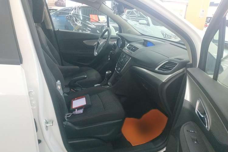 Used Buick Encore 2015 1.4T Automatic Two-Wheel Drive Urban Elite Version
