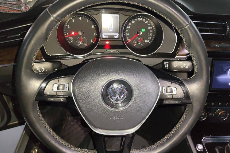 Used Volkswagen Magotan 2018 330TSI DSG Luxury Model
