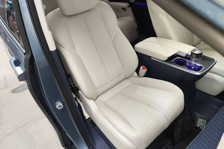 Used Buick Century 2023 2.0T Seven-Seater Yinshi Edition
