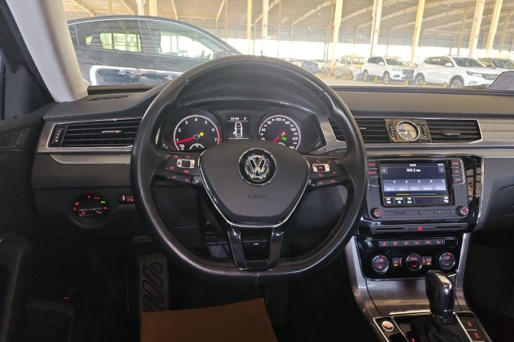 Used Volkswagen Passat 2017 280TSI DSG Luxury Edition
