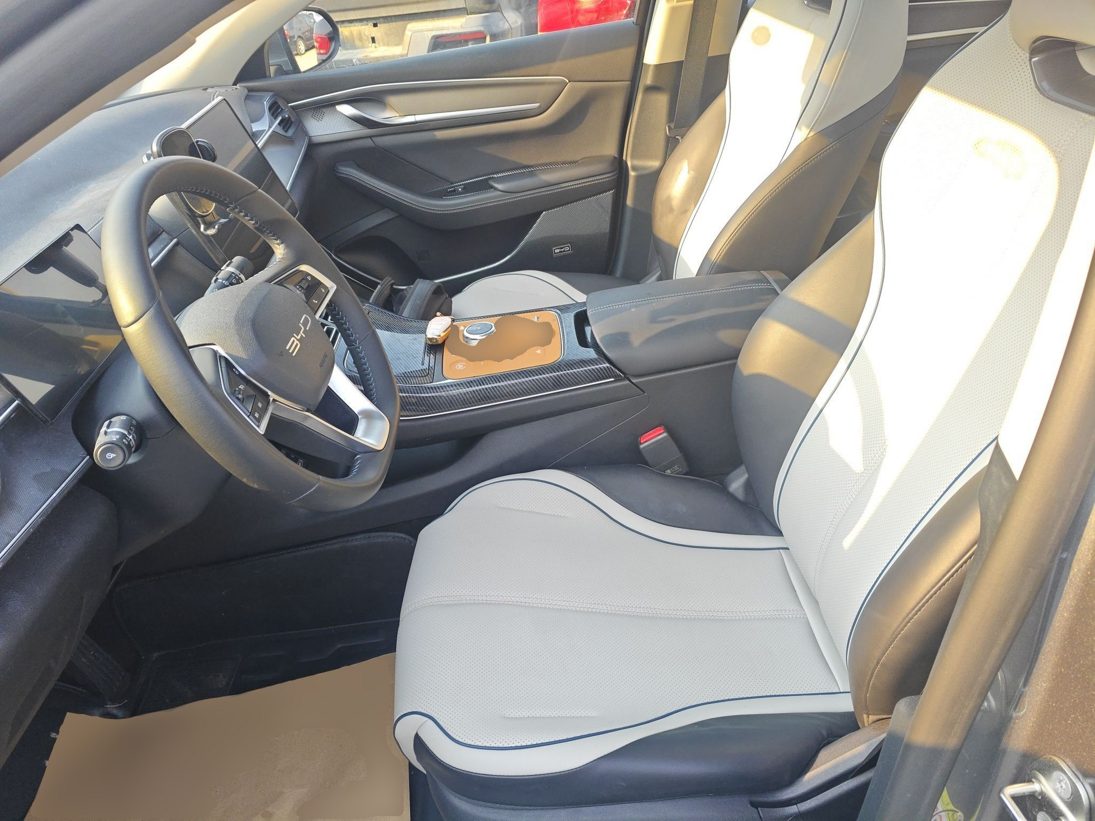 المقاعد الأمامية داخل السيارة