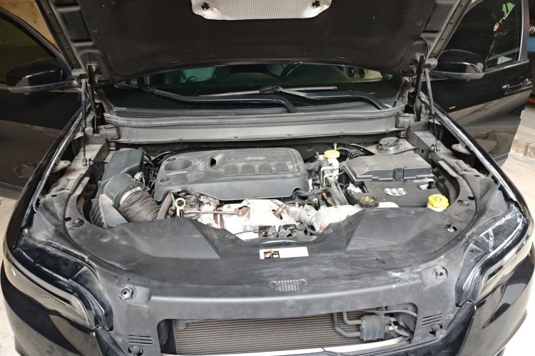 Used Jeep Cherokee 2019 2.0T Four-Wheel Drive Explorer Edition China VI Emission Standard
