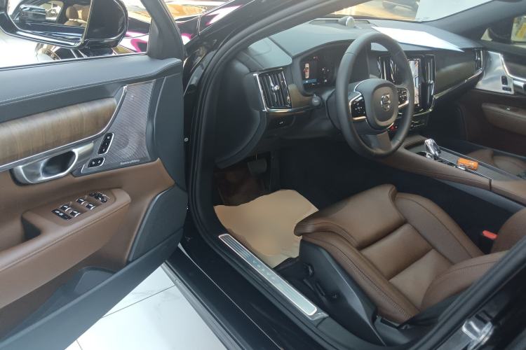 Used Volvo S90 2024 B5 Luxury Smart Edition
