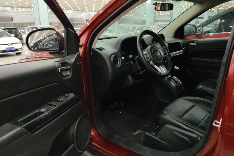 Used  Compass 2014 Revised Version 2.0L Two-Wheel Drive Entry-Level Edition
