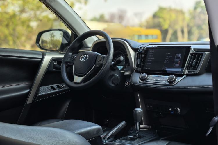 Used Toyota RAV4 2015 2.0L CVT Two-Wheel Drive Fashion Edition
