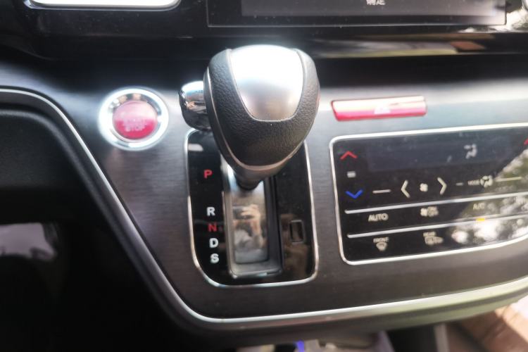 Used Honda Elysion 2016 2.4L Luxury Edition
