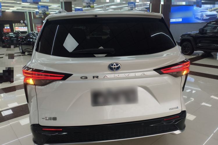 Used Toyota Granvia 2023 2.5L Hybrid Flagship VIP Edition