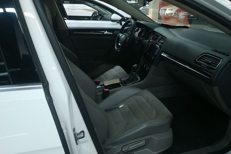 Used Volkswagen Golf 2015 1.4TSI Automatic Flagship Model
