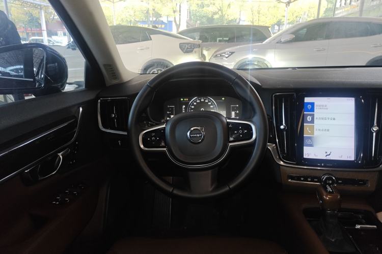 Used Volvo S90 2018 T4 Zhiyuan Edition
