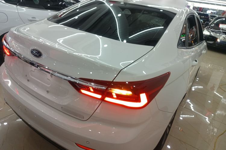 Used Ford Escort 2021 1.5L Automatic Diamond Edition
