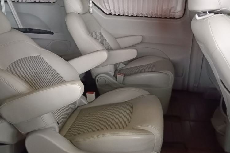 Used SAIC MAXUS G10 2016 1.9T Automatic Elite Edition Diesel China V Emission Standard
