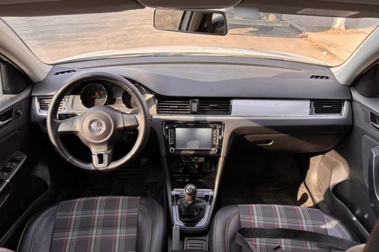 Used Volkswagen Bora 2014 1.6L Manual Fashion Edition
