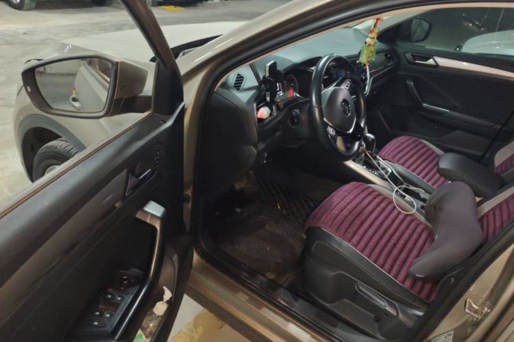 Used Volkswagen T-ROC 2018 280TSI DSG Two-Wheel Drive Advanced Version China V Emission Standard
