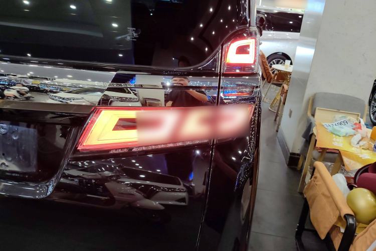 Used Toyota Vellfire 2020 Dual-Engine 2.5L HV Luxury Edition
