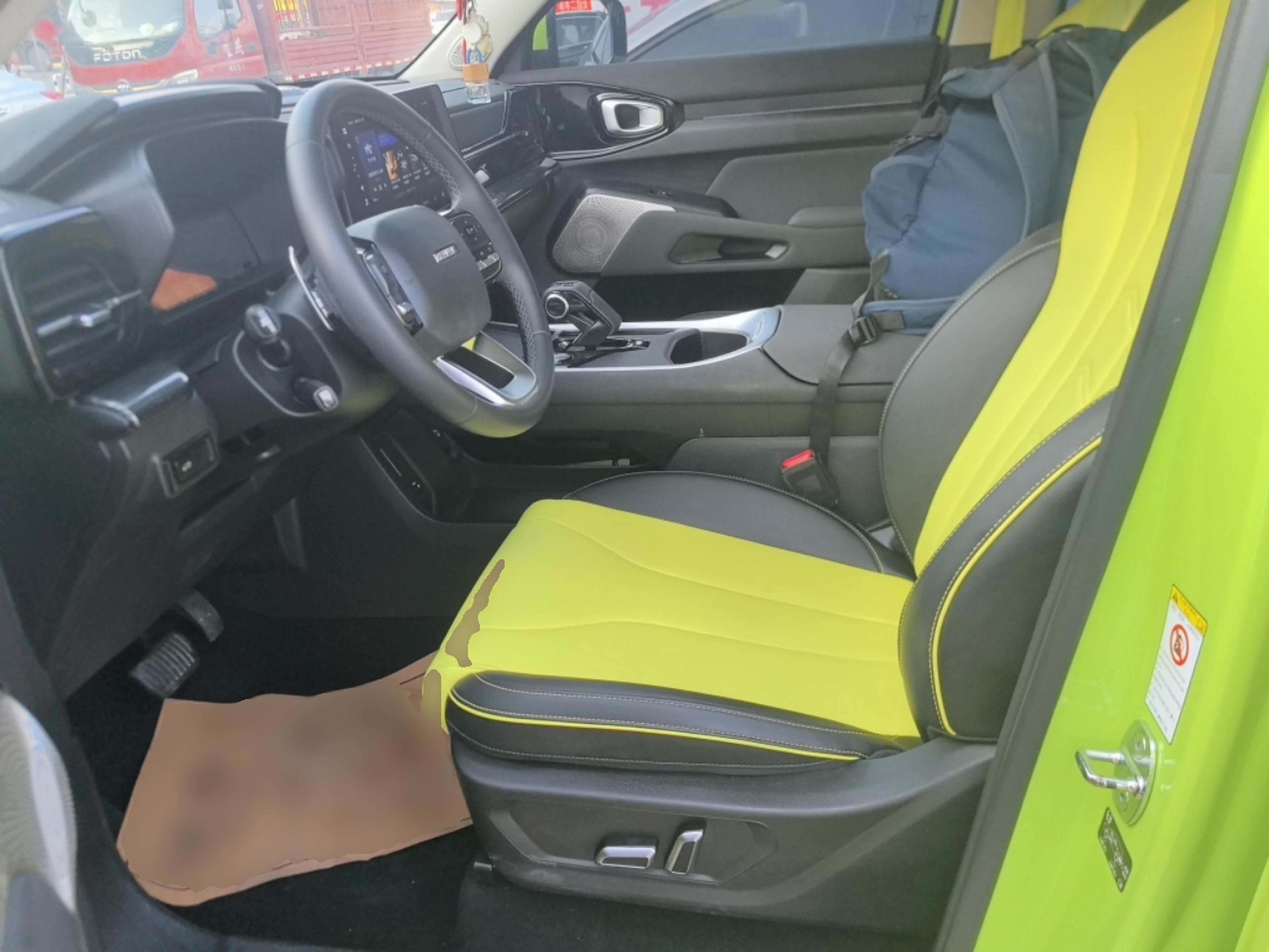 المقاعد الأمامية داخل السيارة