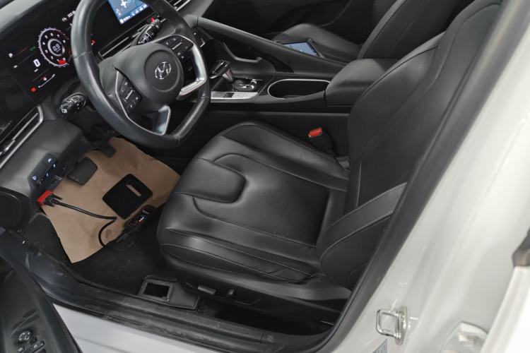 Used Hyundai Elantra 2021 1.5L CVT LUX Prestige Edition
