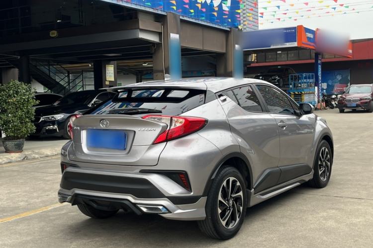 Used Toyota IZOA 2018 2.0L Yichi Version China VI Standard
