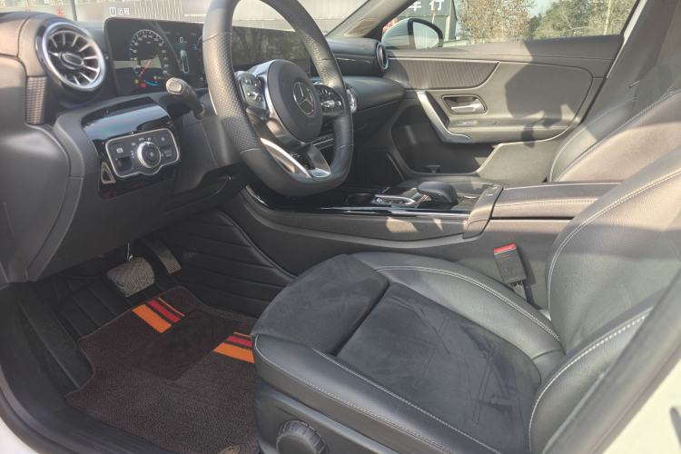 Used Mercedes-Benz A-Class 2022 Second Facelift A 200 L Sport Sedan Fashion Version
