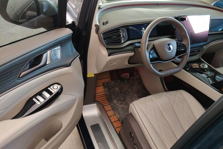 Used Denza D9 2022 DM-i 970 Four-Wheel Drive Flagship Model
