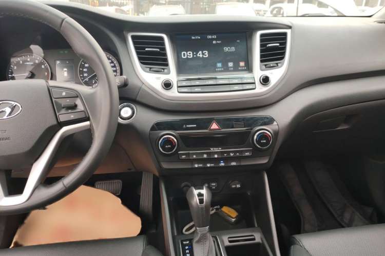 Used Hyundai Tucson 2015 1.6T Dual-Clutch Two-Wheel-Drive Smart Model
