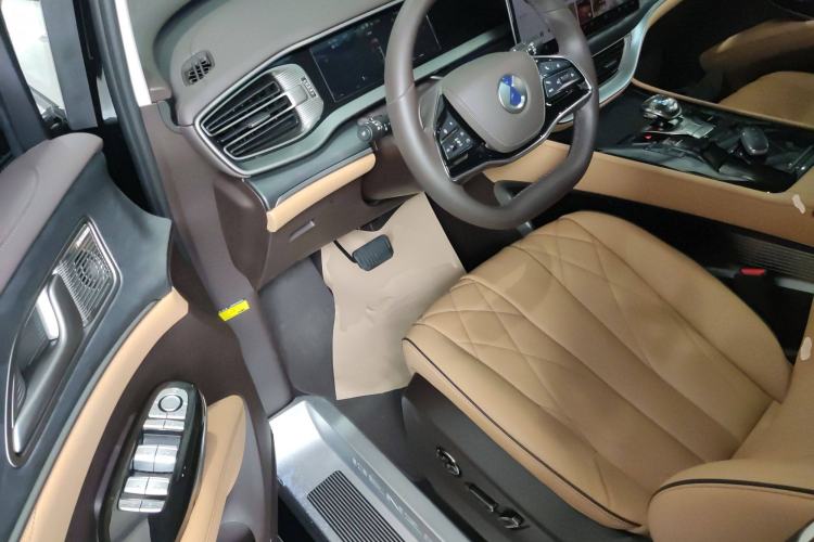 Used Denza D9 2024 DM-i 980 Four-Wheel Drive Prestige Model
