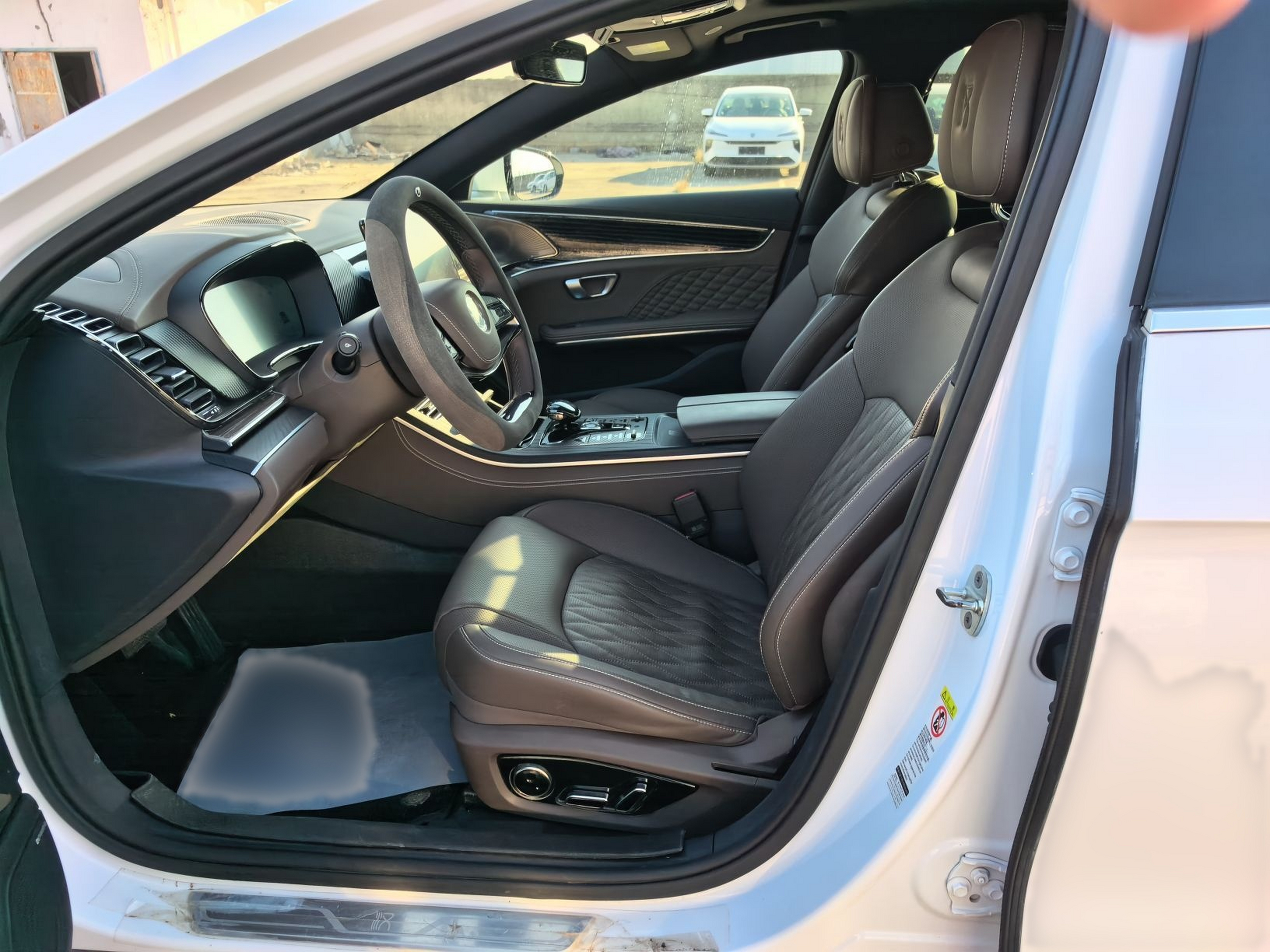 Переднее сиденье в автомобиле