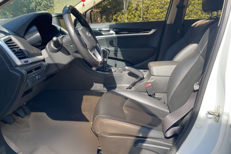 Used Dongfeng Aeolus AX7 2015 2.0L Manual Zhiyi Trim