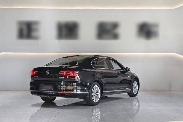 Used Volkswagen Magotan 2017 330TSI DSG Leading Model
