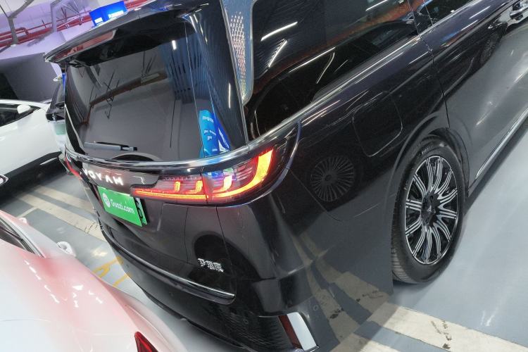 Used VOYAH Dream 2025 EV Four-Wheel Drive Flagship Kunpeng Edition
