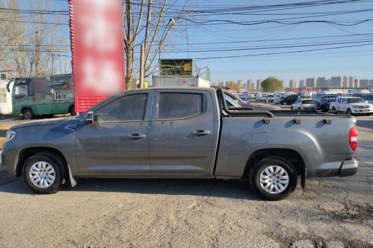 Used SAIC MAXUS T60 2017 2.8T Diesel Manual Two-Wheel Drive Low-Profile Comfort Version Long Wheelbase China V Emission Standard
