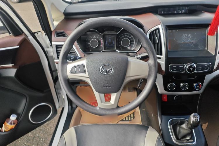 Used HYOSOW H3 2015 1.5L Manual Comfort Model
