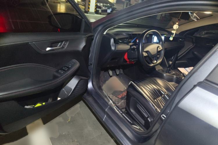 Used Roewe i5 2023 1.5L Manual Comfort Edition