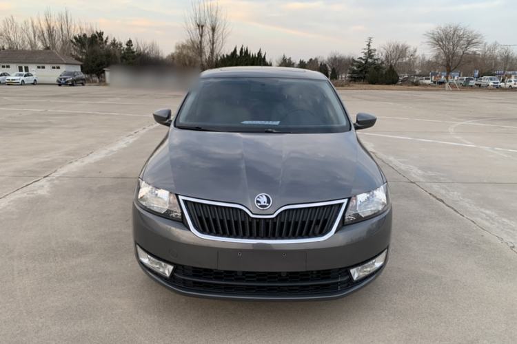 Used Skoda Rapid 2015 1.6L Automatic Smart Selection Model
