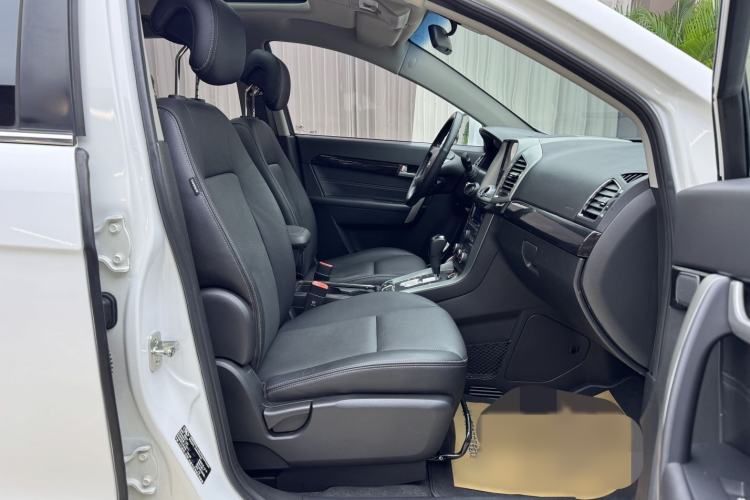 Used Chevrolet Captiva 2017 2.4L 4x4 Flagship Edition 7-Seater
