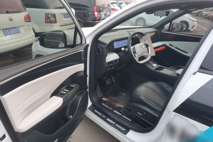 Used  L7 2024 1.5T 115 km PLUS Dragon Edition