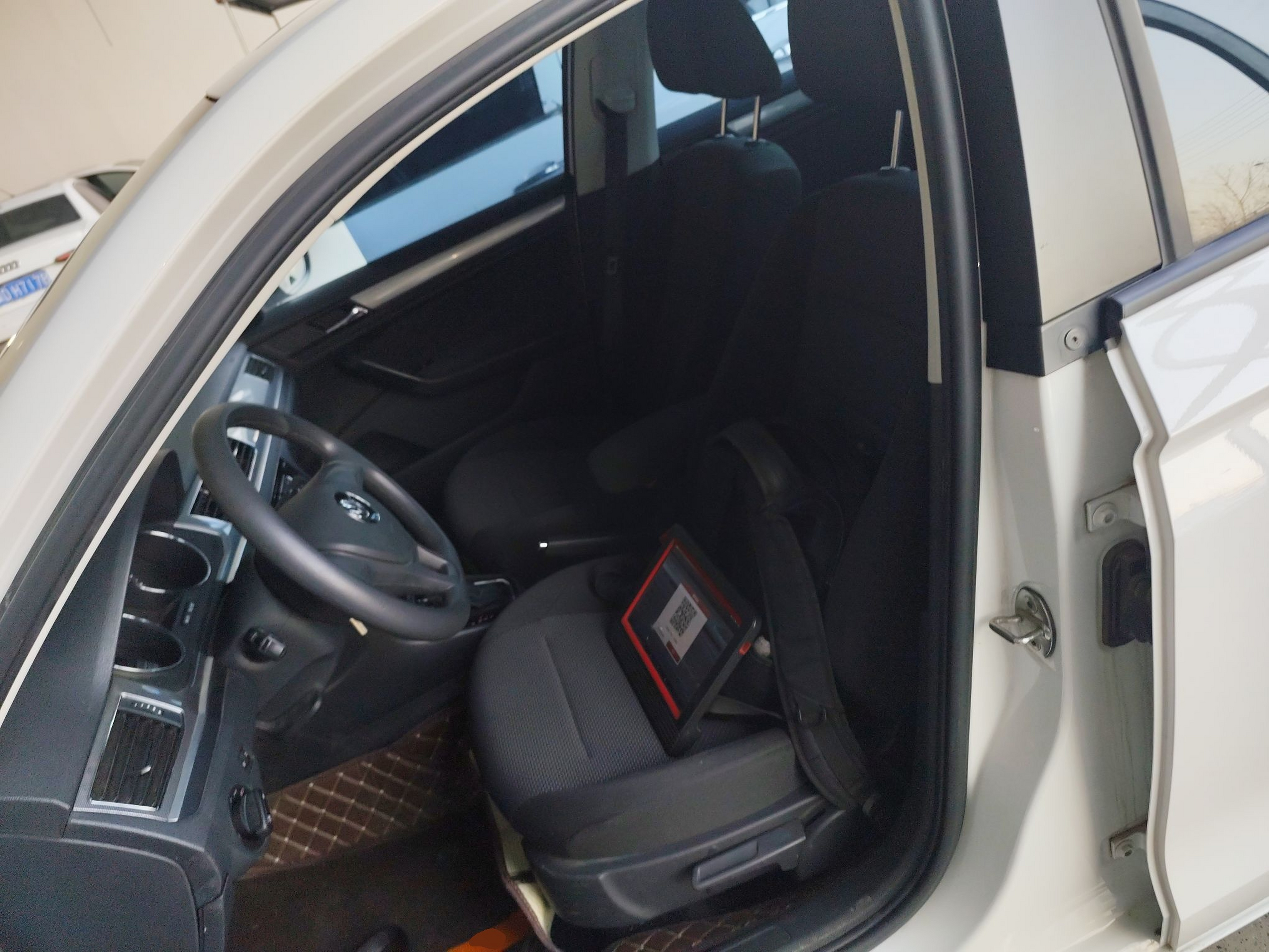 Переднее сиденье в автомобиле