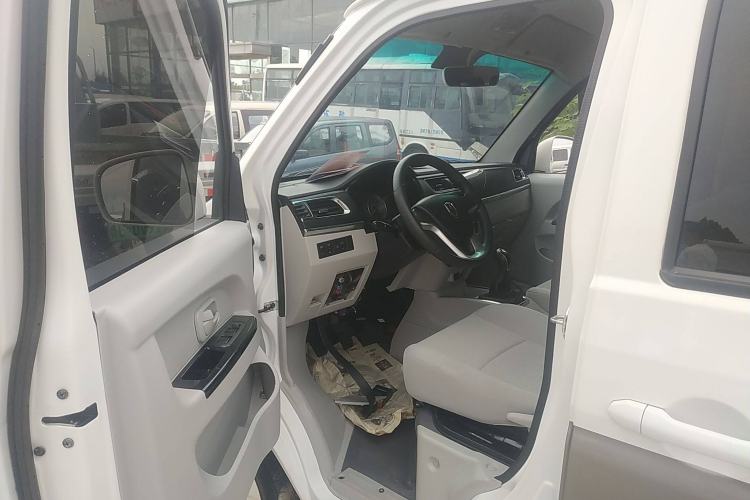 Used Jinbei New Hiace X30L 2023 1.5L Wealth Edition Van 2/5 Seats Non-Air-Conditioned Version SWC15M
