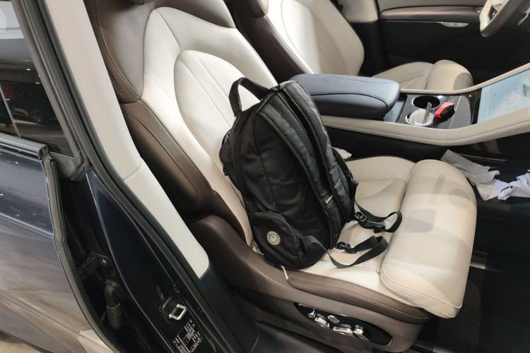 Used  LS7 2023 100kWh Lux All-Wheel-Drive Version