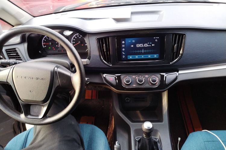 Used FORTHING Lingzhi 2023 M5L 1.6L Base Model 7 Seats
