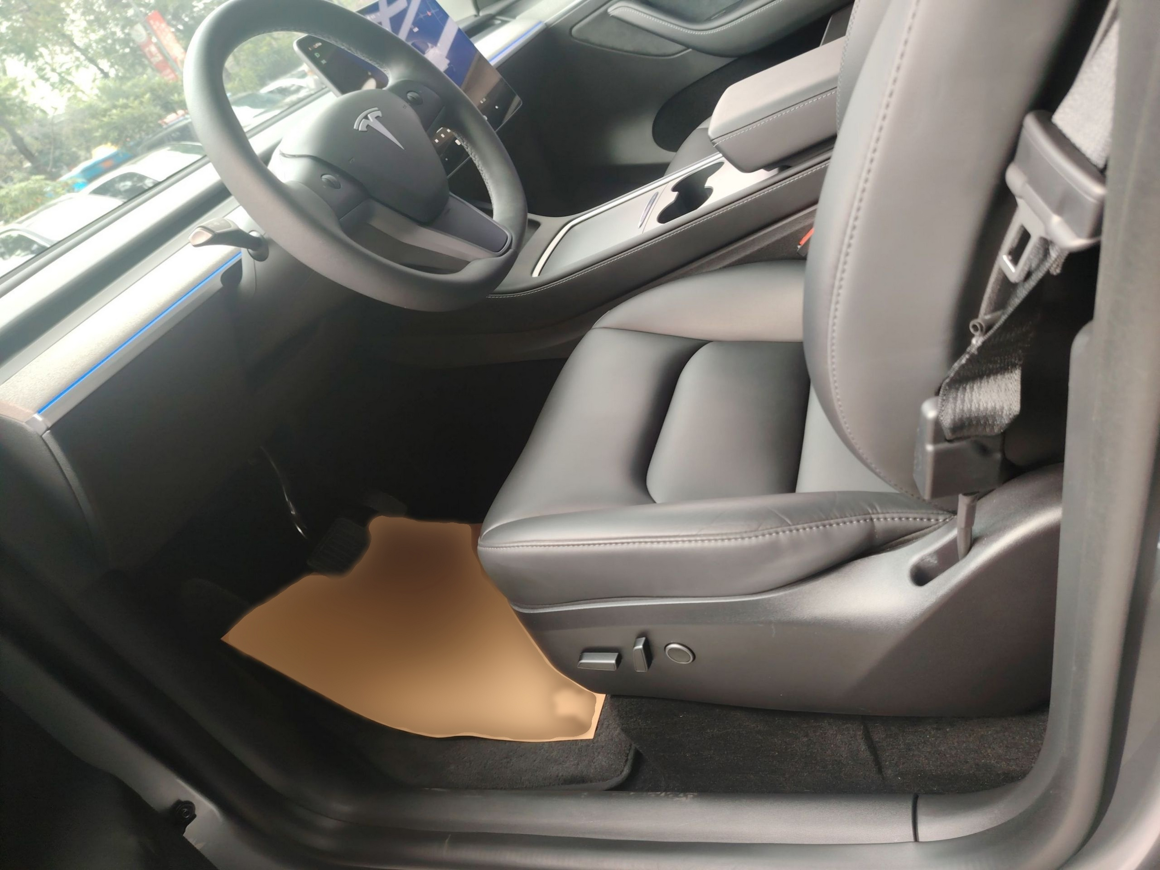 Переднее сиденье в автомобиле