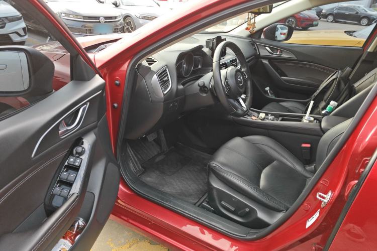 Used Mazda Mazda 3 Axela 2017 Hatchback 2.0L Automatic Sport Model China VI Standard