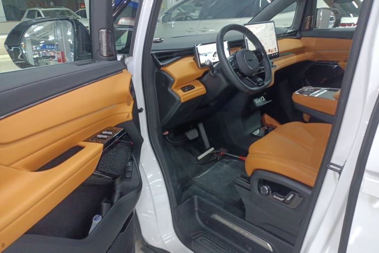 Used  LEVC L380 2025 650 km Flagship Edition All-Wheel Drive