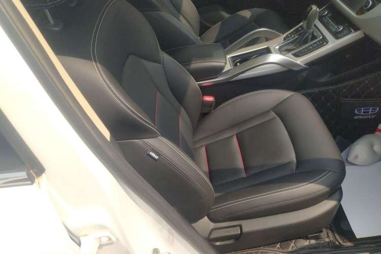 Used Geely Auto Emgrand X7 Sport 2018 1.8TD Automatic Two-Wheel Drive Smart Connect 4G Internet Edition
