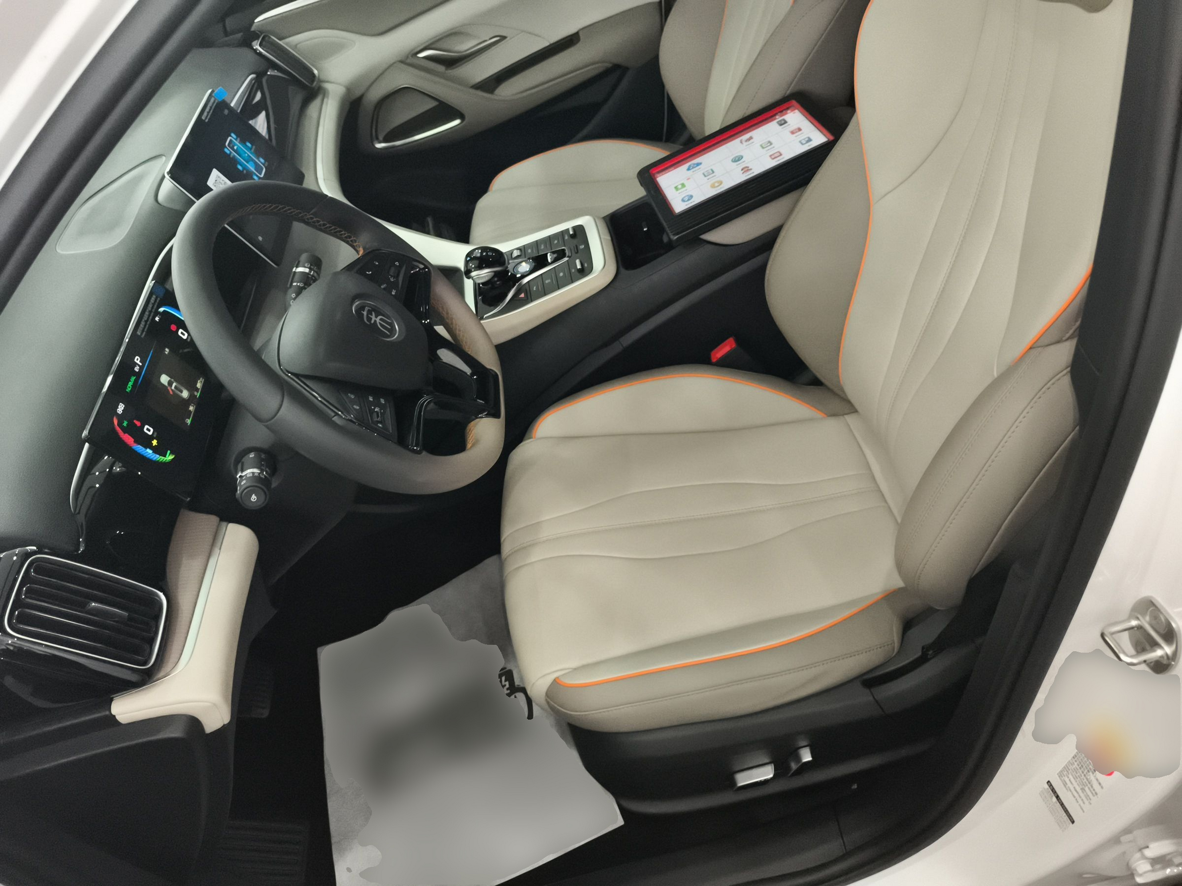 المقاعد الأمامية داخل السيارة