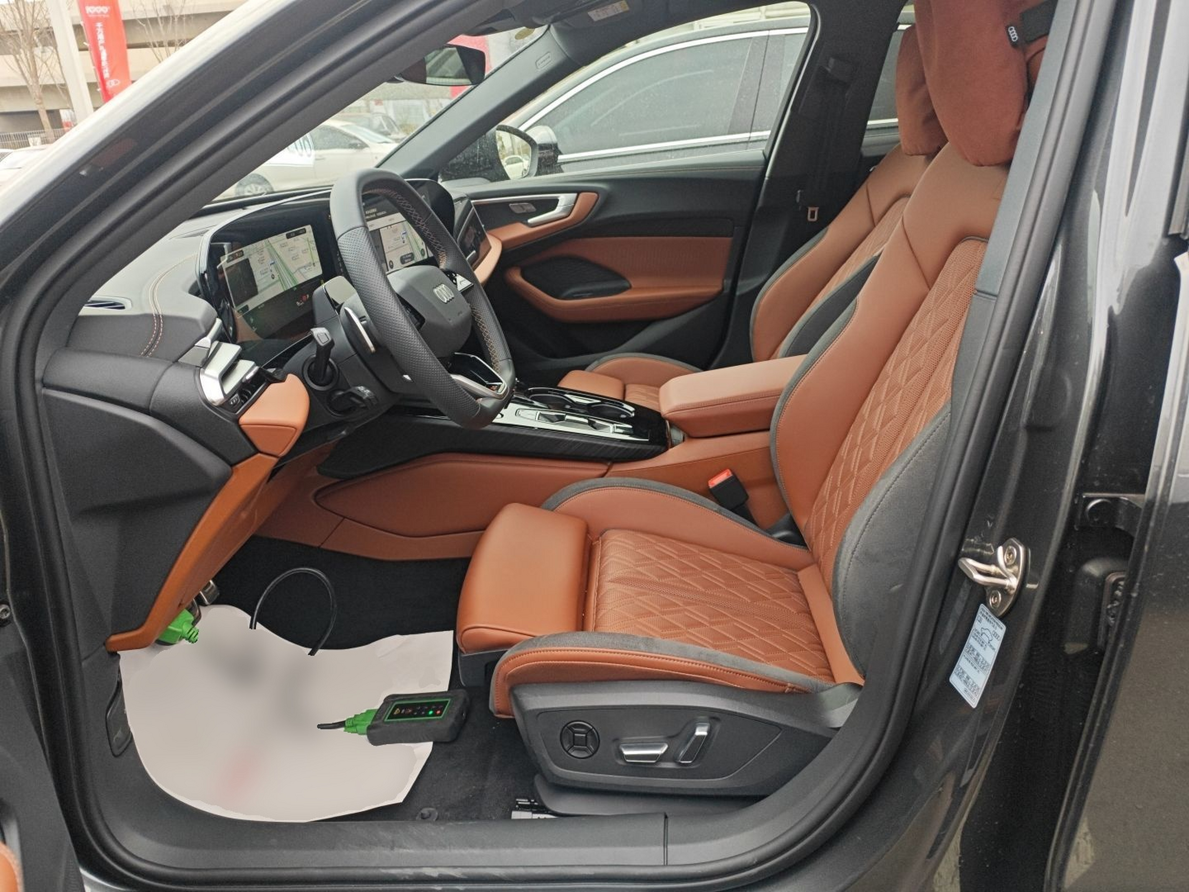 المقاعد الأمامية داخل السيارة