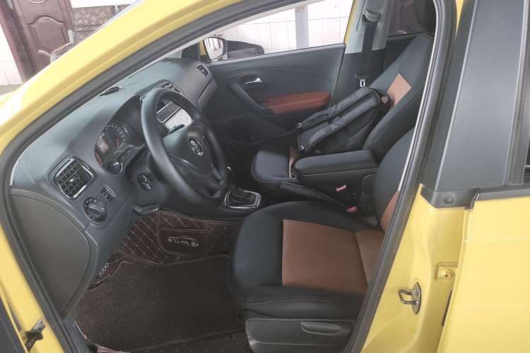 Used Volkswagen Polo 2014 1.6L Automatic Comfort Edition
