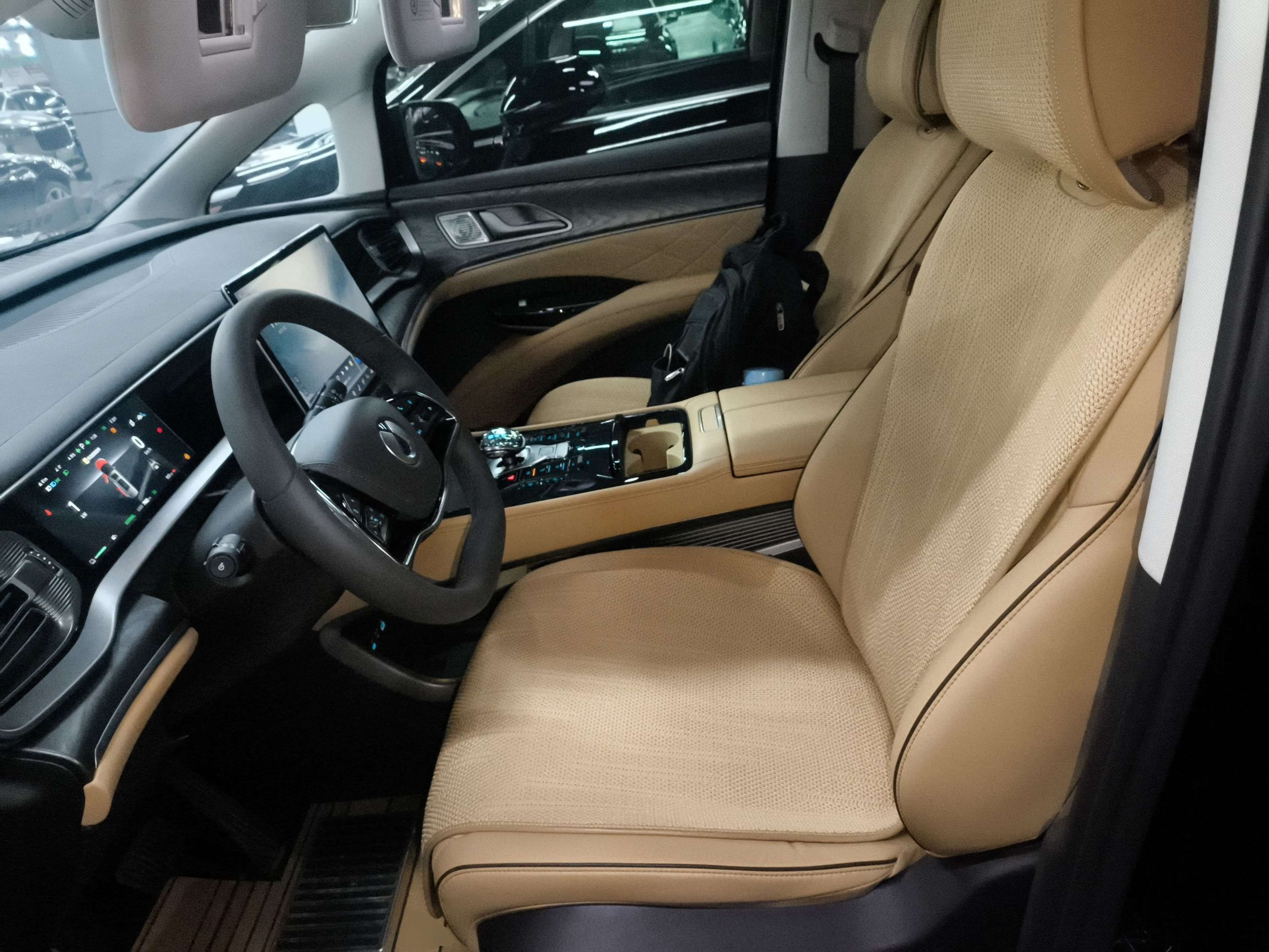 Переднее сиденье в автомобиле