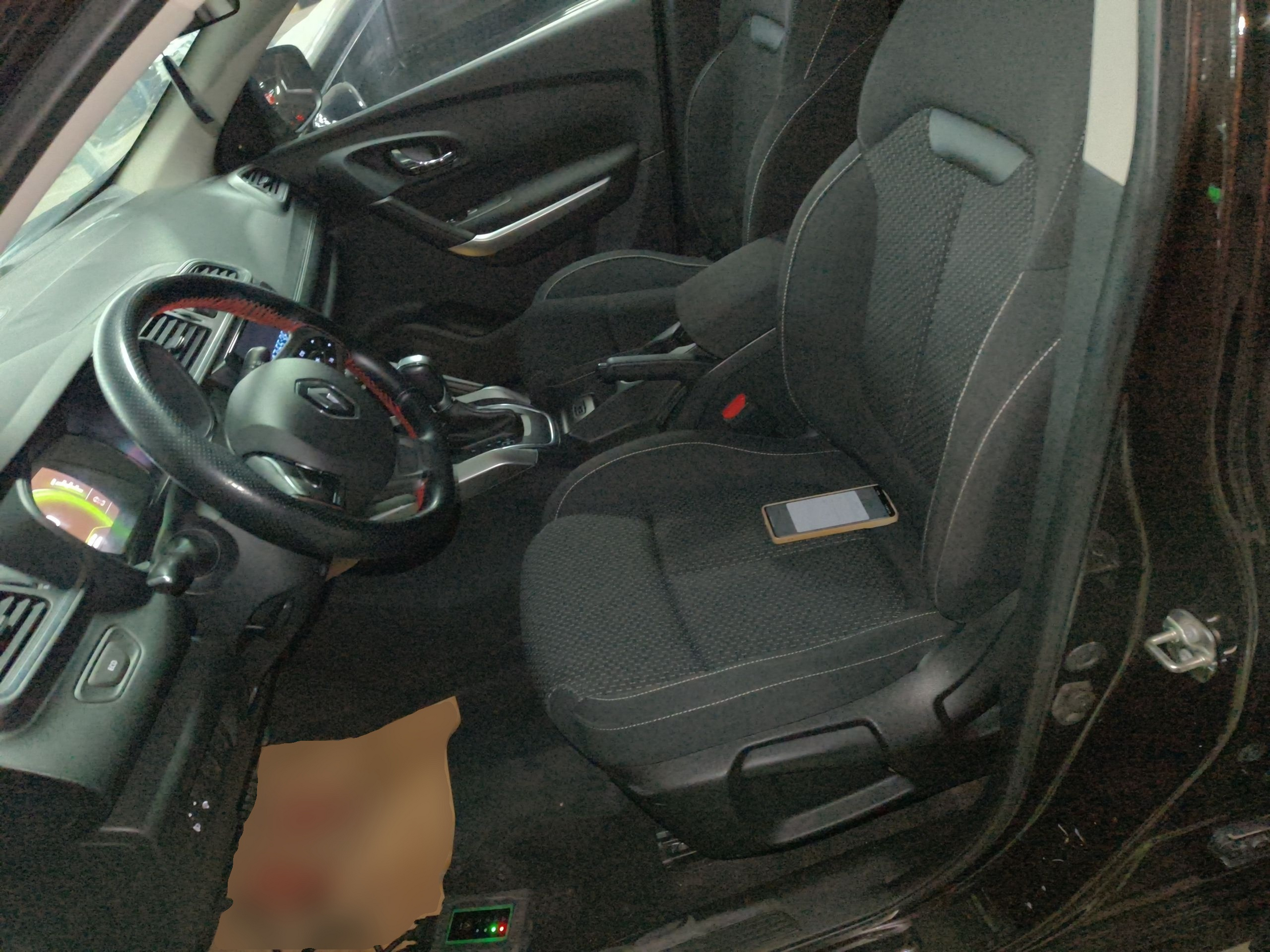 Переднее сиденье в автомобиле