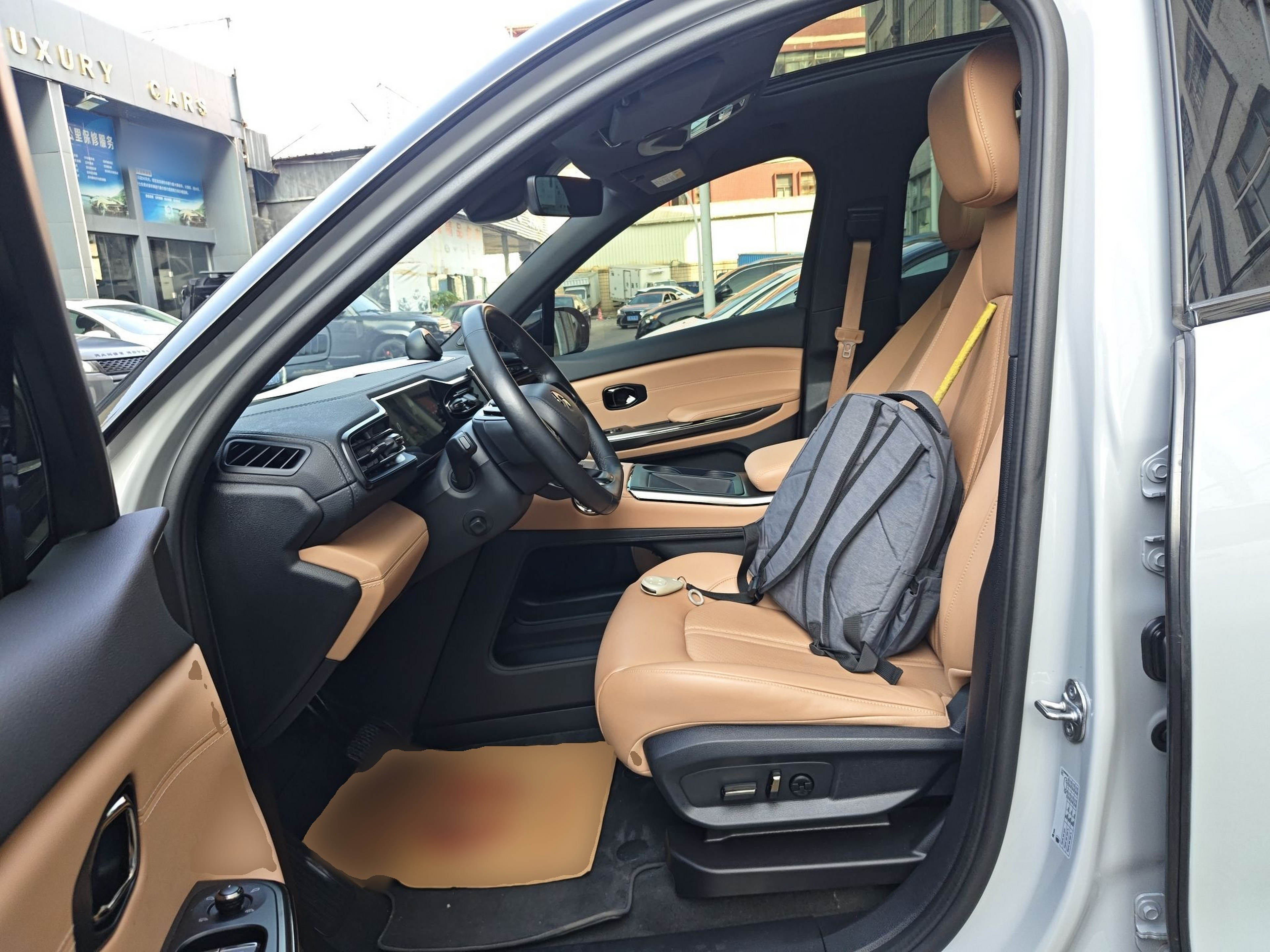 Переднее сиденье в автомобиле